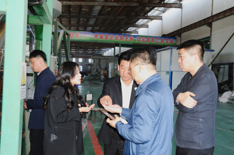 陪同鸡西市领导考察大连环嘉集团